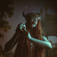 每一次爱的举动都承载着牺牲的重量，从而缔造出牢不可...